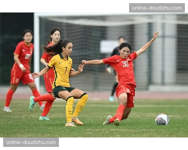 中国女足年轻球员谢宗梅期待登场,展现活力弥补经验不足